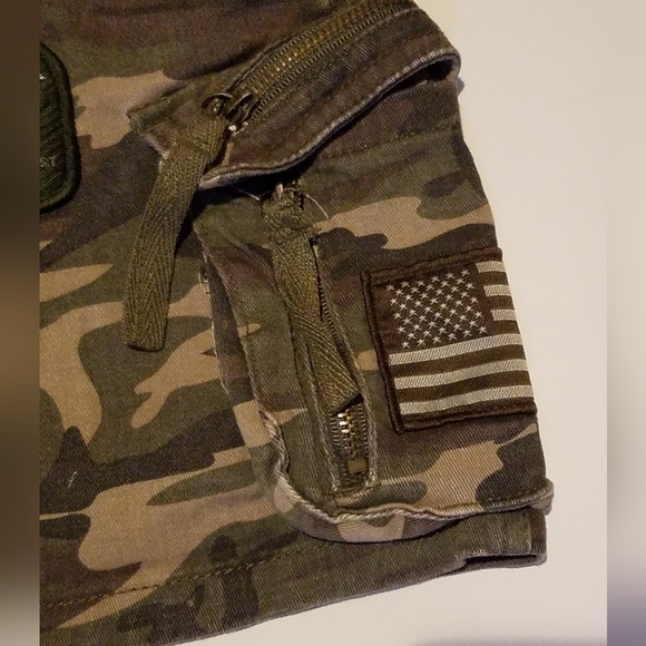 Lightly used Zoey Beth Camo Skirt, Size M - Picture 5 of 10